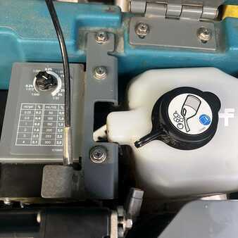 Riding scrubber dryer 2018  Tennant T500 (16)