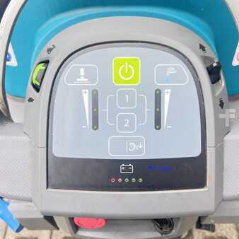 Riding scrubber dryer 2018  Tennant T500 (6)