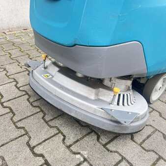 Riding scrubber dryer 2018  Tennant T500 (8)