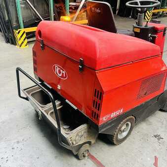 Ride On Vacuum Sweeper 2019  RCM R850NE (10)