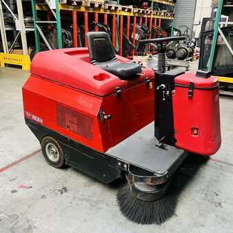 Ride On Vacuum Sweeper 2019  RCM R850NE (3)