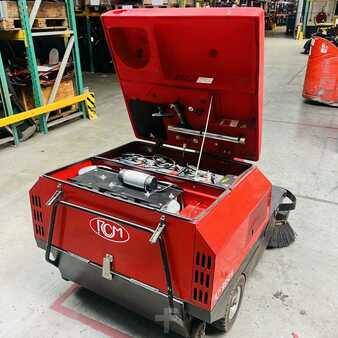 Ride On Vacuum Sweeper 2019  RCM R850NE (5)