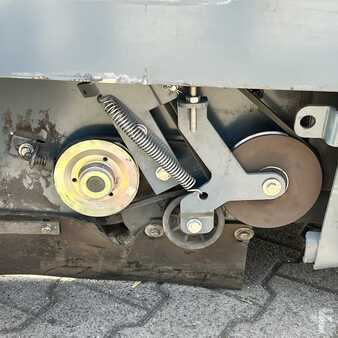 Ride On Vacuum Sweeper 2012  RCM S20 (16)