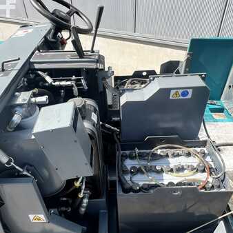 Ride On Vacuum Sweeper 2012  RCM S20 (17)