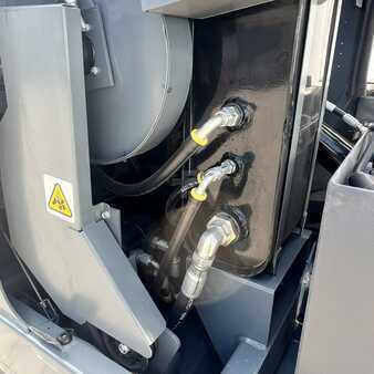 Ride On Vacuum Sweeper 2012  RCM S20 (18)