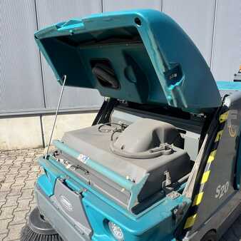 Ride On Vacuum Sweeper 2012  RCM S20 (4)