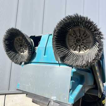 Ride On Vacuum Sweeper 2012  RCM S20 (6)