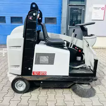 Aufsitz-Kehrsaugmaschine 2018  RCM OTTO E-TOP (1)
