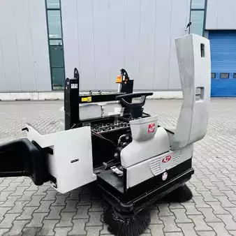 Spazzatrici aspiratrici uomo a bordo 2018  RCM OTTO E-TOP (12)