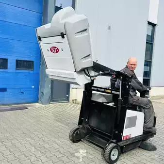 Spazzatrici aspiratrici uomo a bordo 2018  RCM OTTO E-TOP (17)