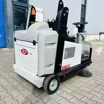 Spazzatrici aspiratrici uomo a bordo 2018  RCM OTTO E-TOP (3)