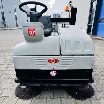 Spazzatrici aspiratrici uomo a bordo 2018  RCM OTTO E-TOP (5)