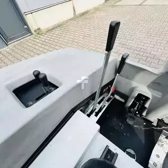 Spazzatrici aspiratrici uomo a bordo 2018  RCM OTTO E-TOP (9)