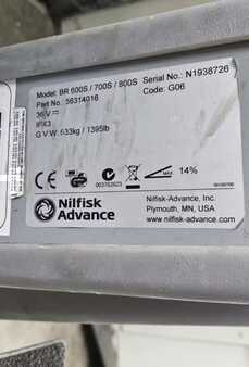 Riding scrubber dryer - Nilfisk BR600S (3)