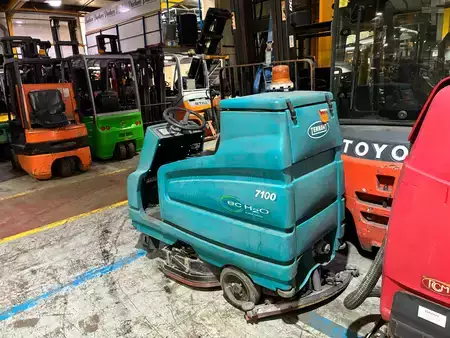 *** Jiné *** 2012  Tennant 7100 (2)