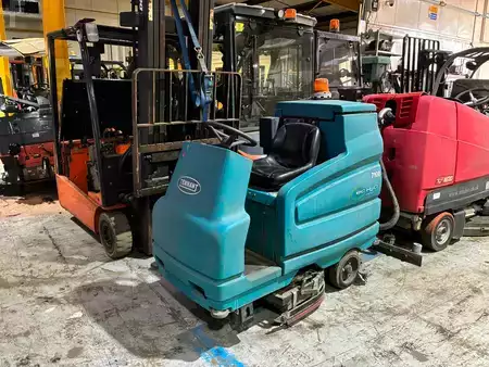 *** Jiné *** 2012  Tennant 7100 (3)