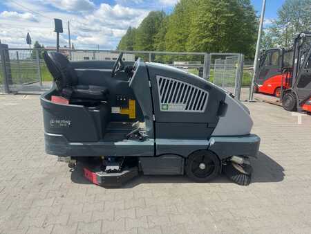 Ride On Vacuum Sweeper 2021  Nilfisk CS 7010 (10)