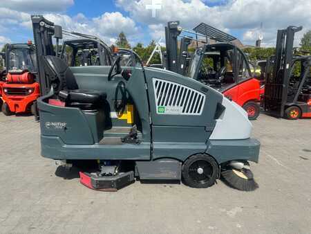 Ride On Vacuum Sweeper 2021  Nilfisk CS 7010 (3)