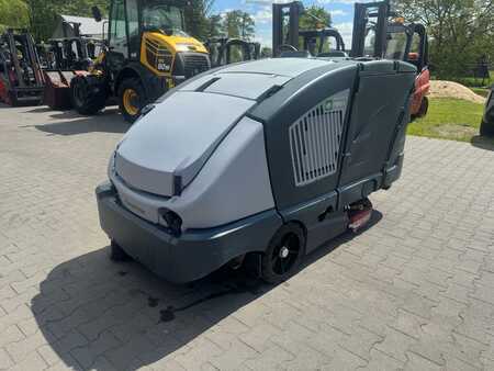 Ride On Vacuum Sweeper 2021  Nilfisk CS 7010 (1)