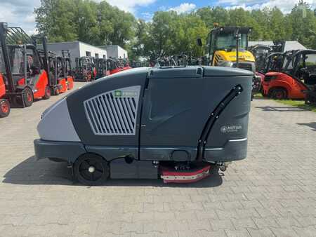 Ride On Vacuum Sweeper 2021  Nilfisk CS 7010 (7)
