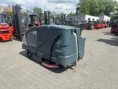 Ride On Vacuum Sweeper 2021  Nilfisk CS 7010 (8)