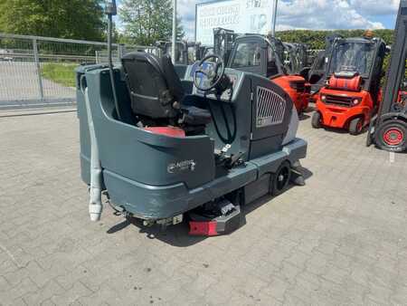 Ride On Vacuum Sweeper 2021  Nilfisk CS 7010 (9)