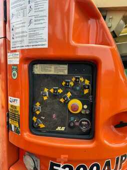 Knikarmhoogwerker 2003  JLG 300 ajp (4)