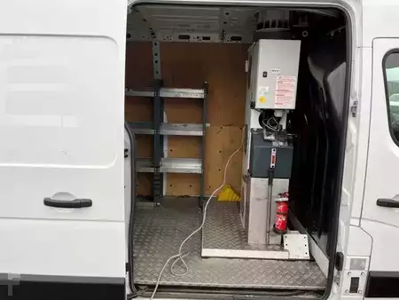 Plošina na nákladním automobilu 2016  Renault Master 2.3 dCi / France Elevateur 121FCC, 12,5m (10)