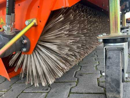 Fejemaskiner 2023  Bema 20 BK Kehrmaschine / Kramer 5040 / 2023 / NEU (14)