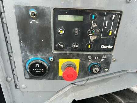 Piattaforme aeree a pantografo 2004  Genie GS 2668 / 2.465h / Allrad / Arbeitshöhe: 9,90m (17)