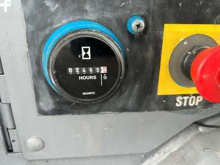 Piattaforme aeree a pantografo 2004  Genie GS 2668 / 2.465h / Allrad / Arbeitshöhe: 9,90m (18)