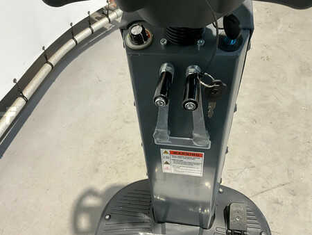 Balayeuse 2025  Kremer KR FR 70 Opzit Schrobmachine (8)