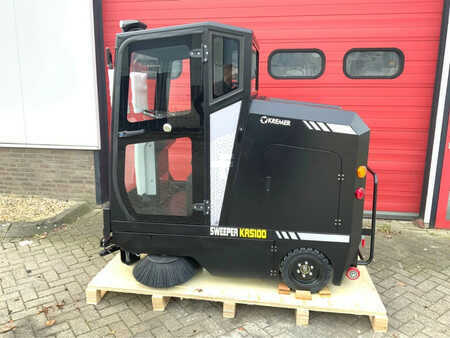 Lakaisusukoneet 2025  Kremer KRS 100 veegmachine met cabine (15)