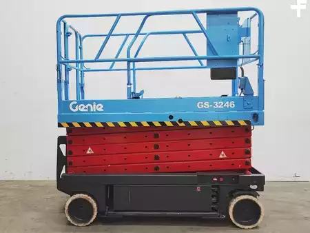 Pracovní plošina s nůžkovým zdvihem 1999  Genie GS3246 (1)