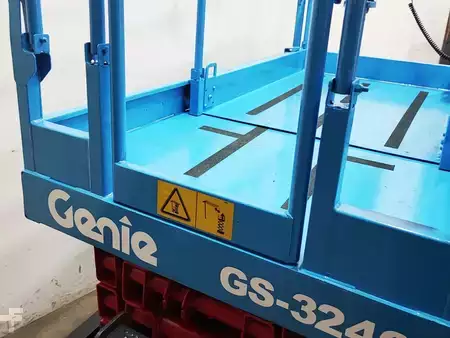 Pracovní plošina s nůžkovým zdvihem 1999  Genie GS3246 (11)