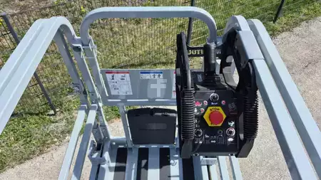 Nacelle à ciseaux 2026  Manitou SE 1008 24V S1 (4)