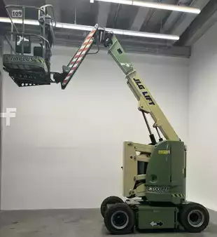 Piattaforme aeree articolate 2013  JLG E300AJP (1)
