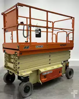 Plataforma Tijera 2020  JLG 3246ES (2)