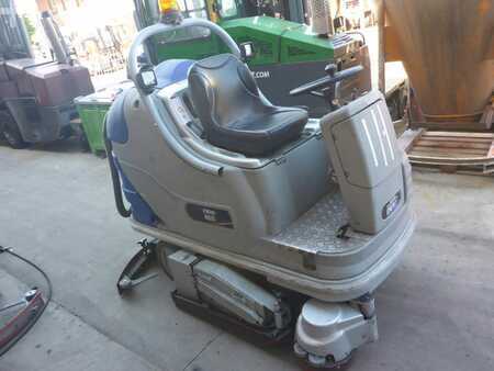 Autolaveuse aspirante  Dulevo RO 25-100 (1)