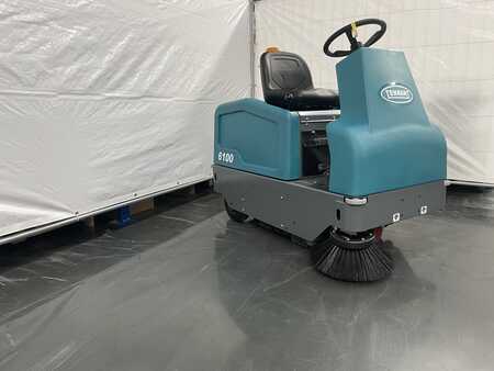 Ride On Vacuum Sweeper 2022  Tennant 6100  (1)