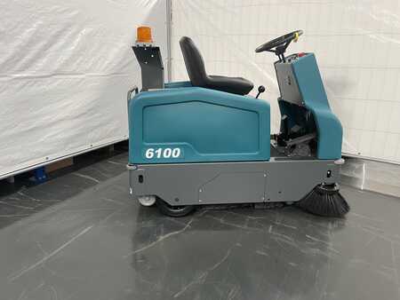 Ride On Vacuum Sweeper 2022  Tennant 6100  (4)