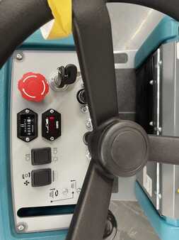 Barredora-aspiradora conductor incorporado 2022  Tennant 6100  (5)