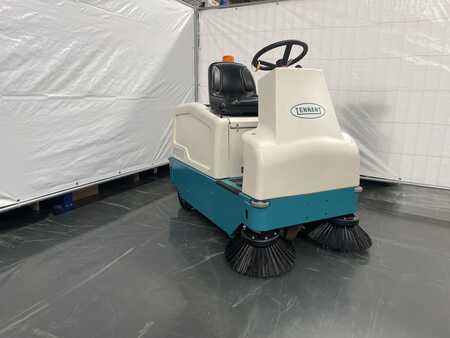 Ride On Vacuum Sweeper  Tennant 6100 E Reconditioned (1)