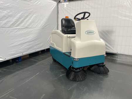 Ride On Vacuum Sweeper 2016 Tennant 6100 E Reconditioned (1)