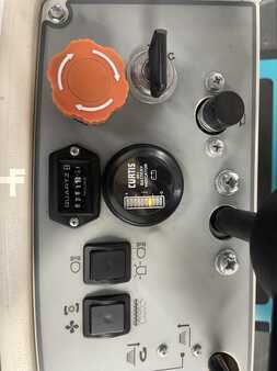 Ride On Vacuum Sweeper 2016 Tennant 6100 E Reconditioned (2)