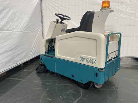 Ride On Vacuum Sweeper  Tennant 6100 E Reconditioned (3)