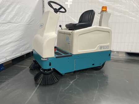 Ride On Vacuum Sweeper 2016 Tennant 6100 E Reconditioned (4)
