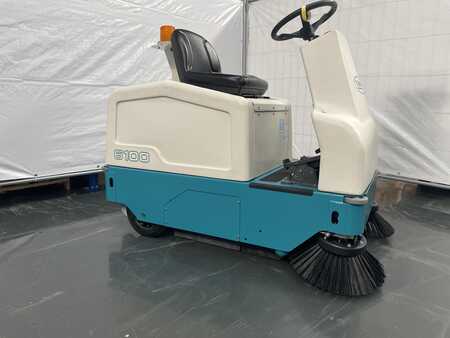 Ride On Vacuum Sweeper  Tennant 6100 E Reconditioned (5)