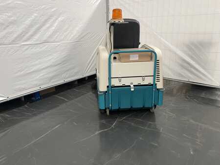 Ride On Vacuum Sweeper  Tennant 6100 E Reconditioned (6)