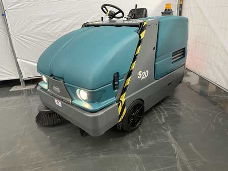 Ride On Vacuum Sweeper  Tennant S20 E/D/LPG (1)